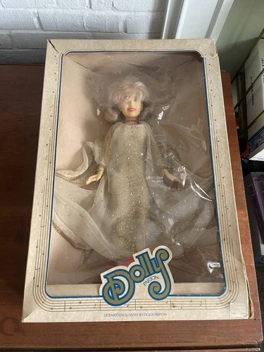 DOLLY PARTON VINYL DOLL Goldberger VINTAGE 18" ~ 5890 w 1980s vintage concert t-shirt, vintage, single stitch, B+ condition