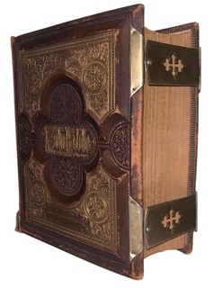 c.1885 BEAUTIFUL LARGE ANTIQUE LEATHERBOUND HOLY BIBLE WITH METAL CLASPS NR