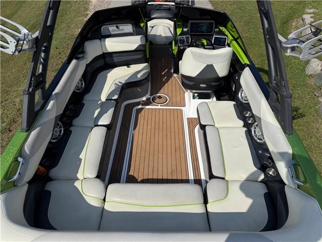 2015 Malibu Wakesetter 23 LSV  Black