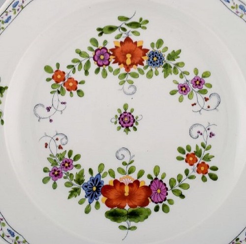 Antique Meissen dinner plate in hand-painted porcelain decorated with flowers. - 第 2/4 張圖片