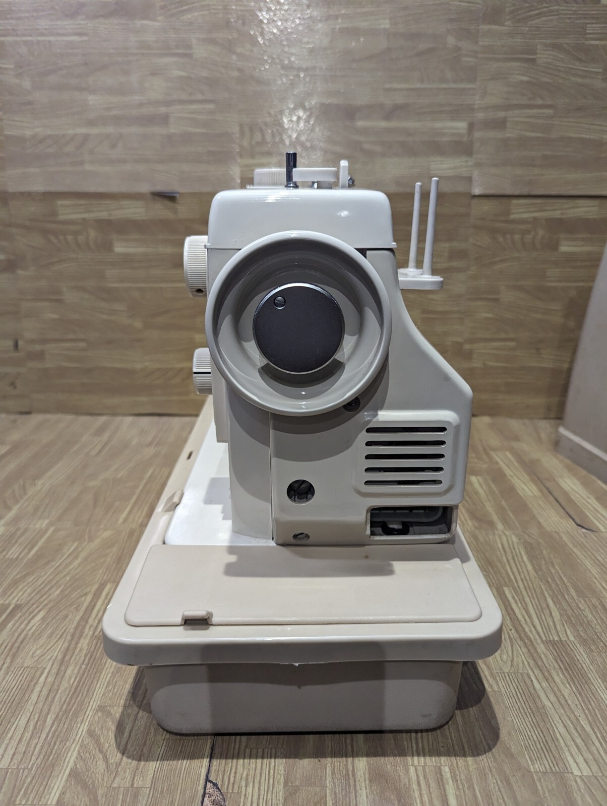 New home 551 Sewing machine in excellent condition no pedal fully