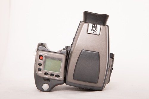 Hasselblad H1 With Hasselblad HV90X Viewfinder - Picture 6 of 9