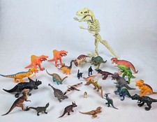 Vintage Dinosaur Toys Assorted Sizes Plastic Dinosaur Figures Lot of 28 