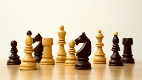 Vintage DeLuxe Chess Pieces 1970's Subozan Yugoslavia - Picture 2 of 5