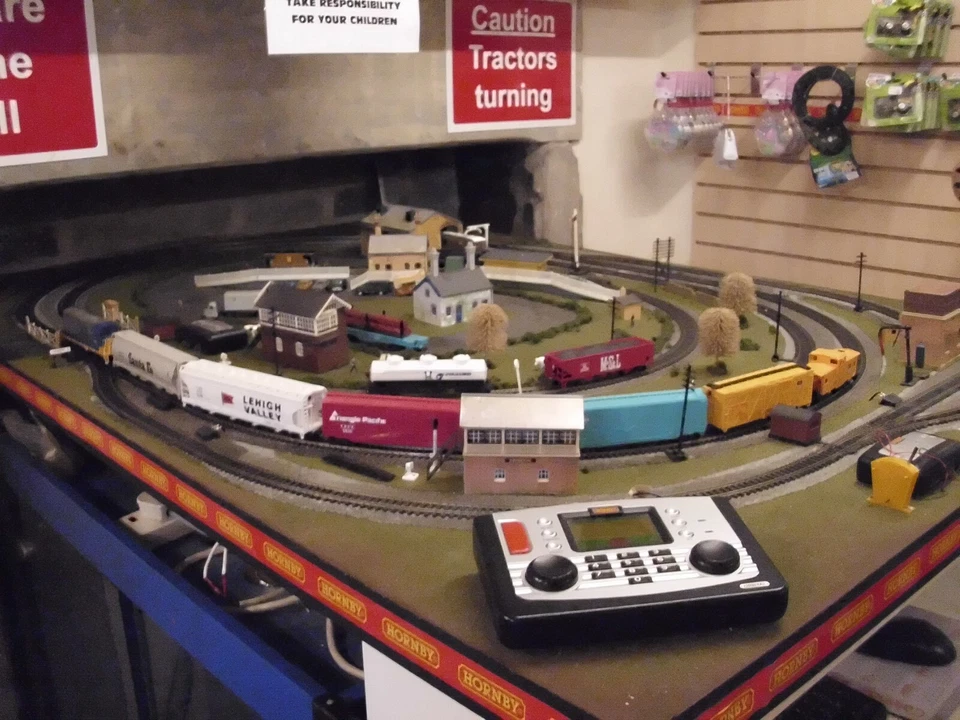 Hornby R8217 Trakmat 1800mm x 1200mm Layout and Planning Mat Excellent Used RM48 - Image 4 of 4