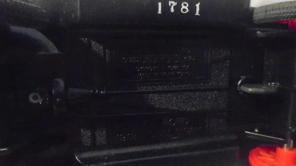 Lot 3 ERTL 1913 Ford Model T Van Coin Banks With Keys Phone Pet Milk Le Page's - Image 4 of 4