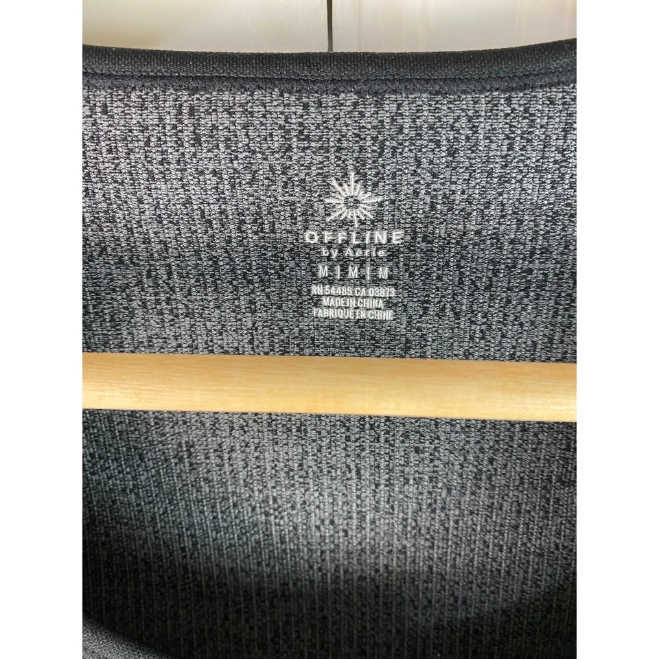 Top corto de compresión atlético Aerie Offline para mujer M negro cuello redondo Foto 2 de 4