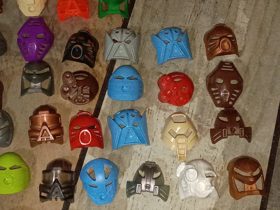 HUGE LOT OF 70+ LEGO BIONICLE TOA TURAGA NUVA MASKS Kanohi Collection? - Image 4 of 4