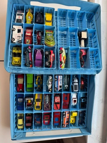 VINTAGE HOT WHEELS 1/64 DIECAST CARS LOT OF 39 WITH 1978 LESNEY MATCHBOX CASE