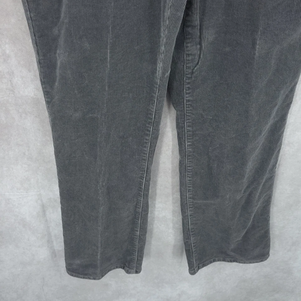 Pantalones de mezclilla rectos de pana lavado medio elásticos gris carbón Chaps para mujer 14 Foto 2 de 4