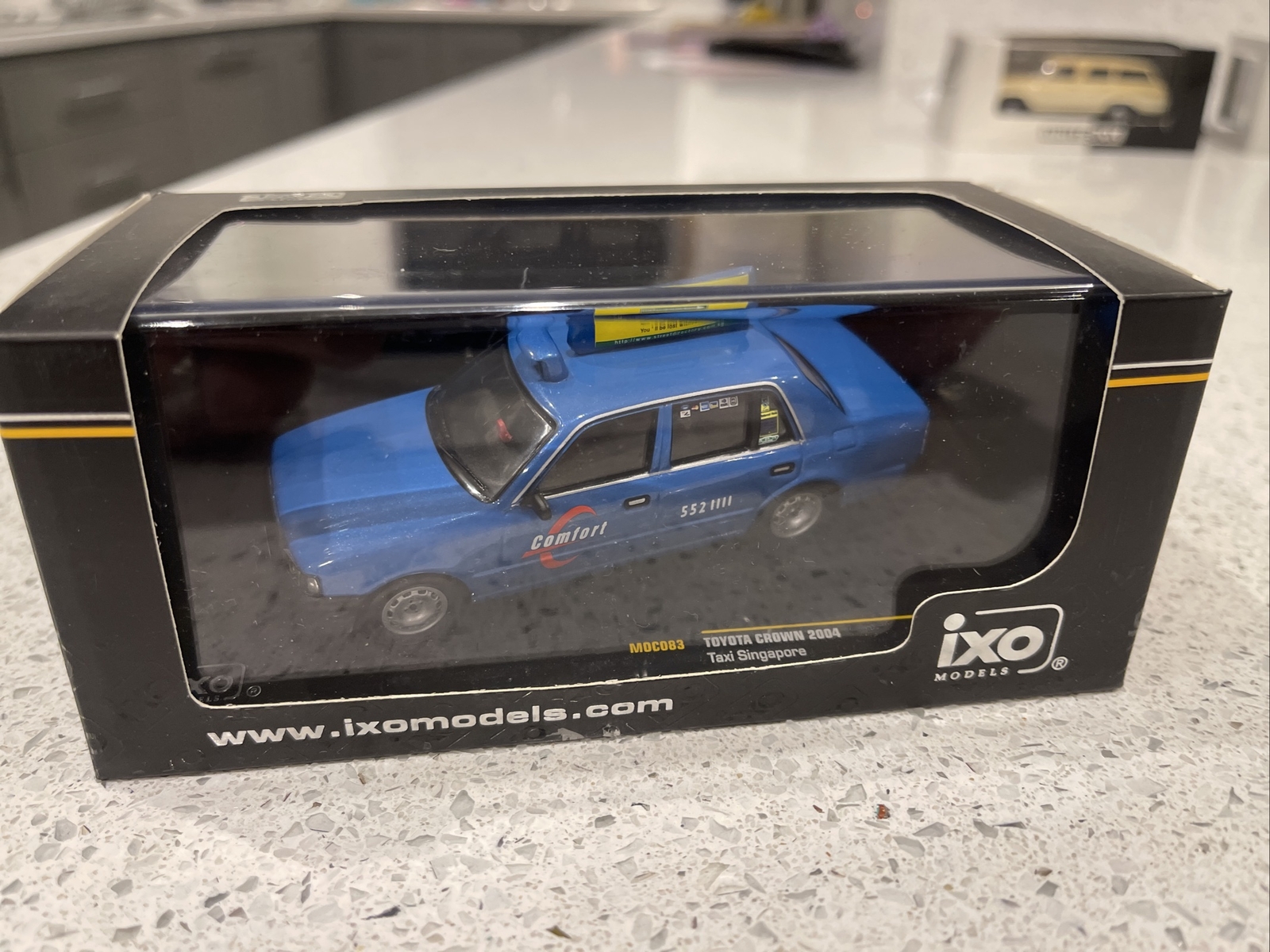 ixo TOYOTA CROWN SINGAPORE TAXI 04 1/43  scale car 989778
