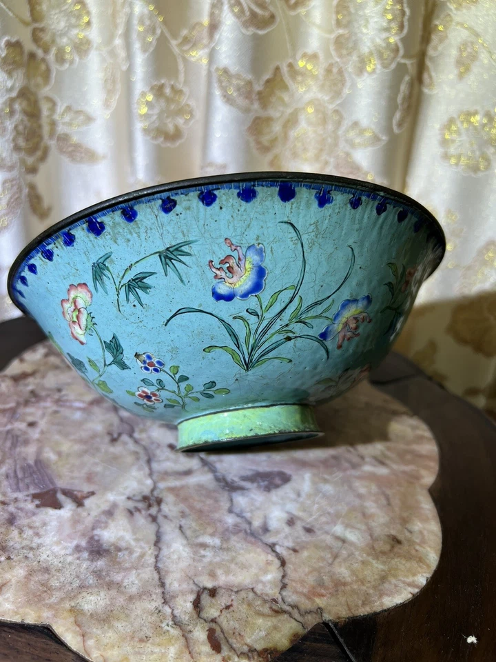 Antiguo cuenco chino del siglo XIX esmaltado con mariposa y flor diseño increíble. Foto 4 de 4