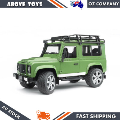 1:16 Land Rover Defender Station Wagon Green Model Car Openable Engine Bonnet