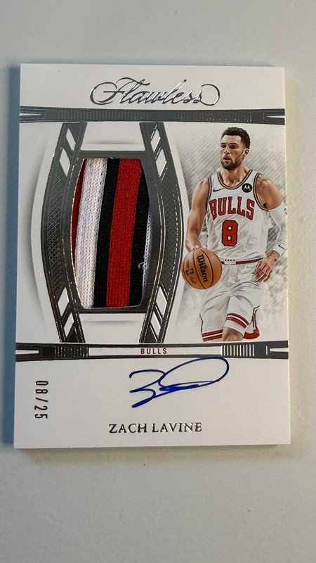 2023-24 Flawless #VPA-ZLC Zach LaVine 3-clr game worn patch auto #-25