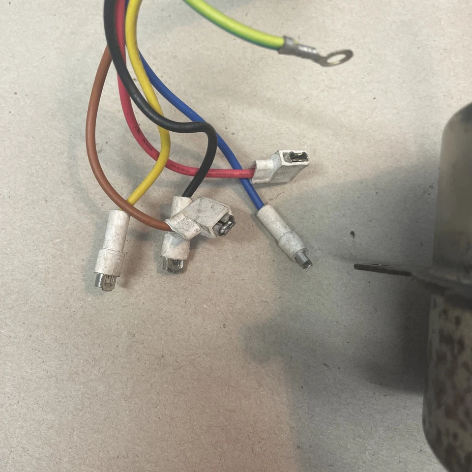 GE  YY032-956PL02-003  CJ32C 115V A0  60Hz 6P 32W 0.61A IP24  A  Motor - Image 2 of 4