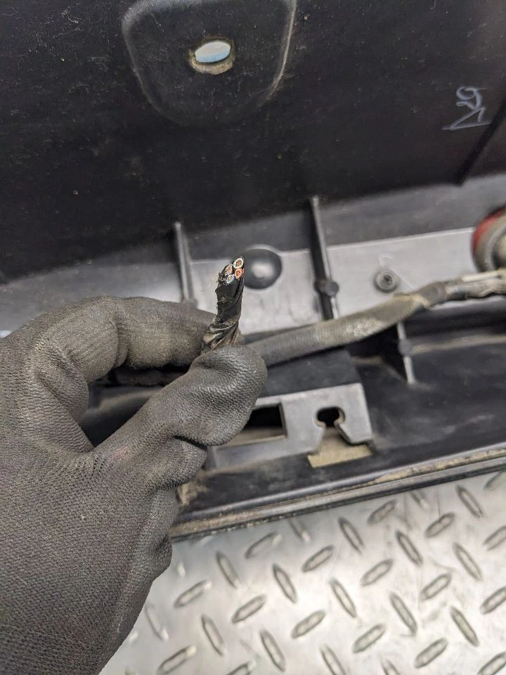 Alerón trasero sin cámara de visión trasera compatible con 07-08 ESCALADE EXT 116484 Foto 3 de 4