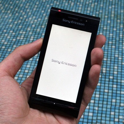 Sony Ericsson U1 Satio Mobile Phone Unlocked 3G 12MP 3.5'' Touchscreen SALE US