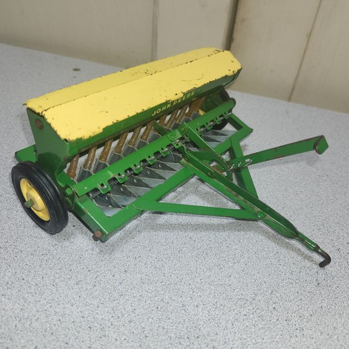 VINTAGE JOHN DEERE YELLOW LID SILVER DISC GRAIN DRILL RARE ORIGINAL