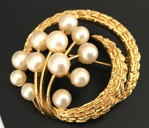 Vintage Brooch Pin SIGNED TRIFARI Faux Pearl Gold tone Jewelry lot y