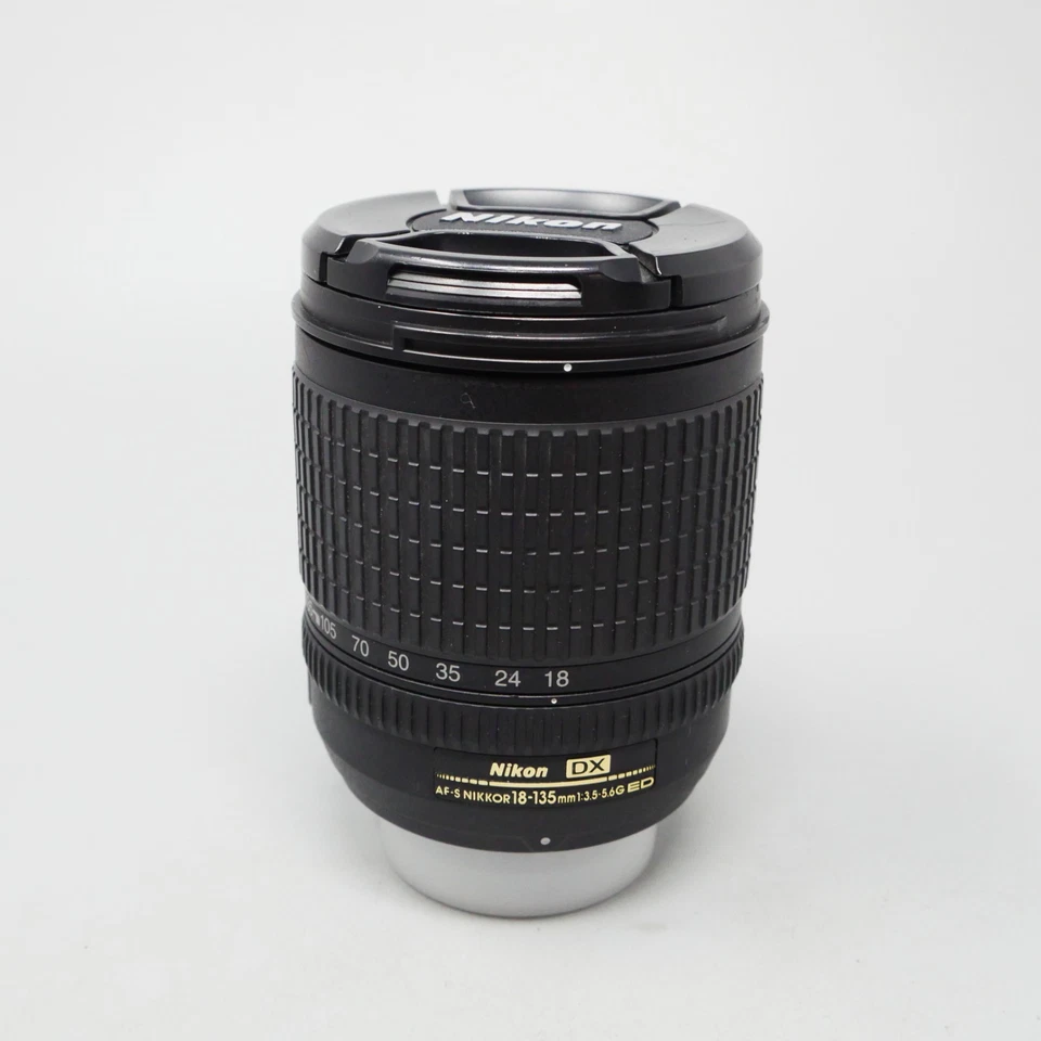 Lente para cámara Nikon AF-S DX NIKKOR 18-135 mm f/3,5-5,6 G ED Foto 3 de 4