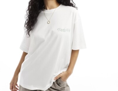 ASOS DESIGN Weißes Boyfriend Fit T-Shirt mit Garden Club-Grafik hinten. Größe 2XL.