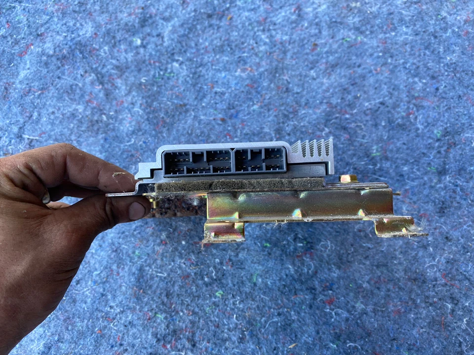 Unidad de control de caja de transferencia 99-01 ISUZU VEHICROSS 3,5 L 4x4 OEM 8972134670 #1388E Foto 4 de 4