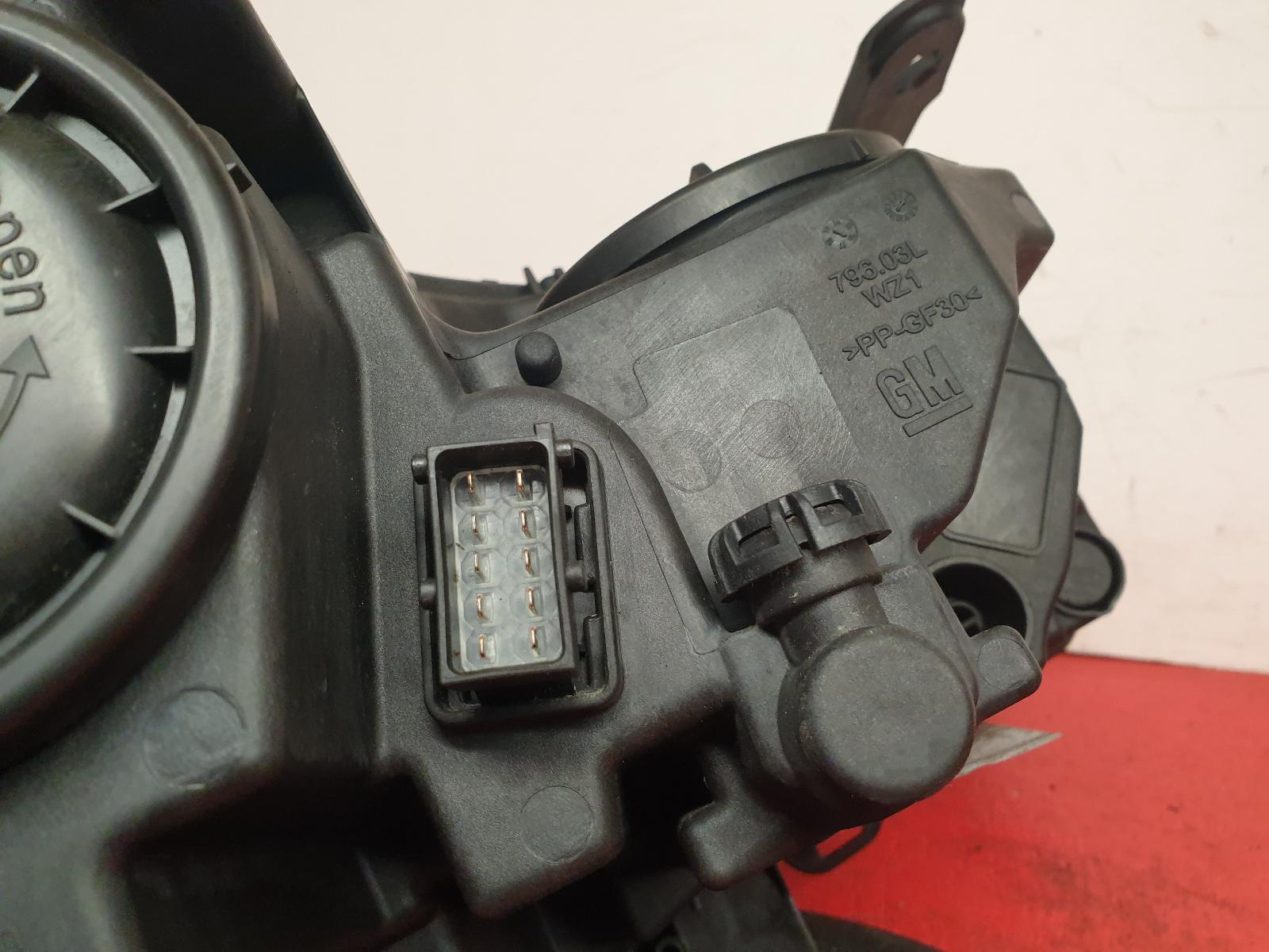 VAUXHALL ASTRA K HEADLIGHT NEARSIDE PASSENGER LH HEADLAMP 2016 39047200