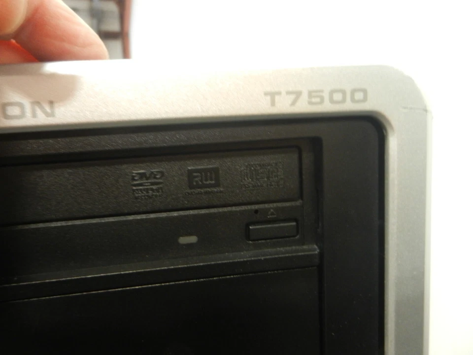 Dell Precision T7500 - Xeon E5520 @ 2,27 gHZ - BAREBONES - PASTILLA CONNECTICUT Foto 2 de 4