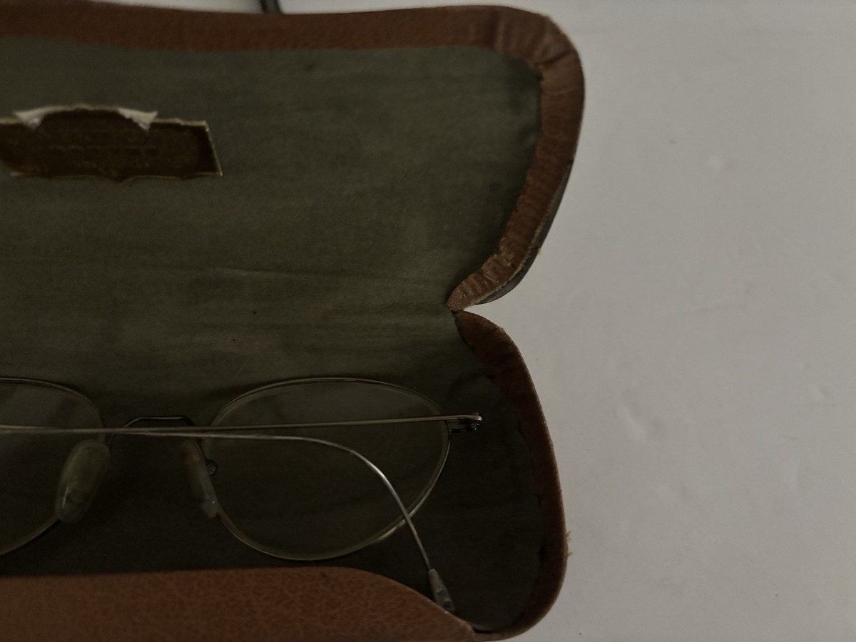 Vintage Oliver Peoples Eyeglass Case With Vintage Wire Rim  display picture 1