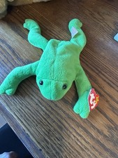 CUTE TY BEANIE BABY LEGS THE GREEN FROG WITH FREE SHIPPING