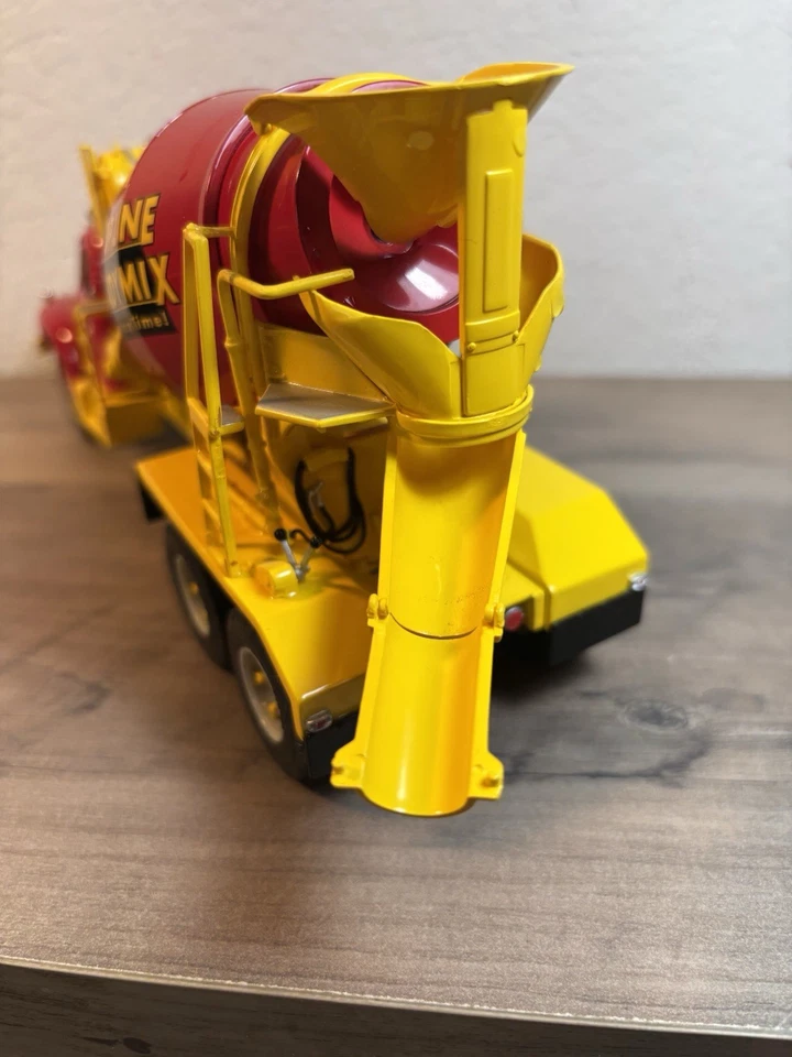 First Gear Top Line Ready Mix B-Model Mack Mixer 1/32 Red/Yellow - Image 4 of 4