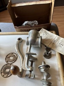 Vintage UNIVERSAL Food & Meat Chopper No.1551 w/ Box and Instructions “2 Blades”