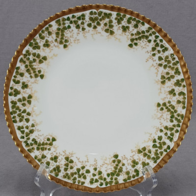 T&V Limoges Green & Gold Leaves 8 5/8 Inch Plate Circa 1907-1919