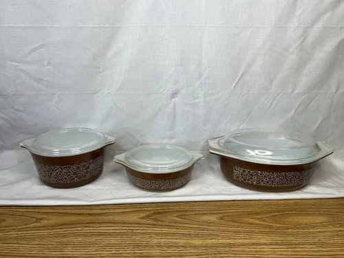 3 Vintage Pyrex Woodland Casserole Dishes  1.5 Liter, 1 Liter & 500ml With Lids