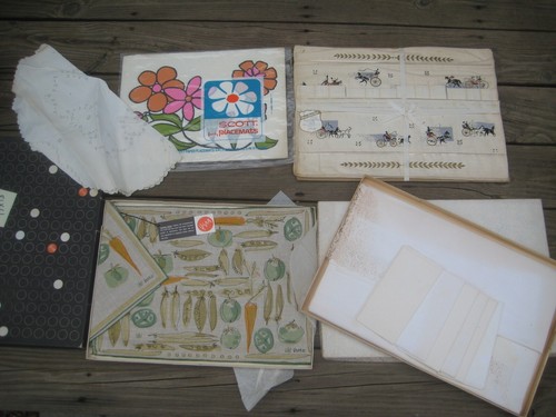 Vintage Vera Placemat sets 8 pcs Home Beautiful Lines by Vickie Scott Retro 24