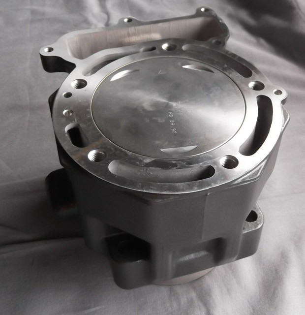 / 2008/ 00h00715341/ nove Bavaglino posteriore moto Aprilia 50/ SX 2006/