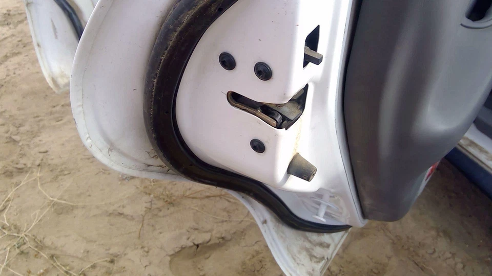 Pestillo de puerta trasera izquierda Ford Taurus 1998 conductor con varillas/cables trasero OEM Foto 4 de 4