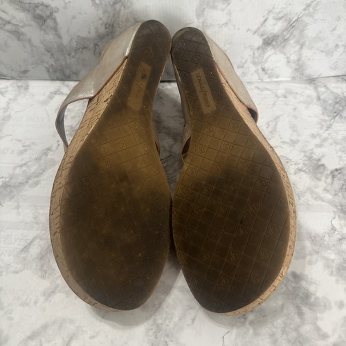 Donald Pliner Gyer Sandals Womens 9.5 Gold Leather Cork Wedge Slip On Thongs - Picture 9 of 10