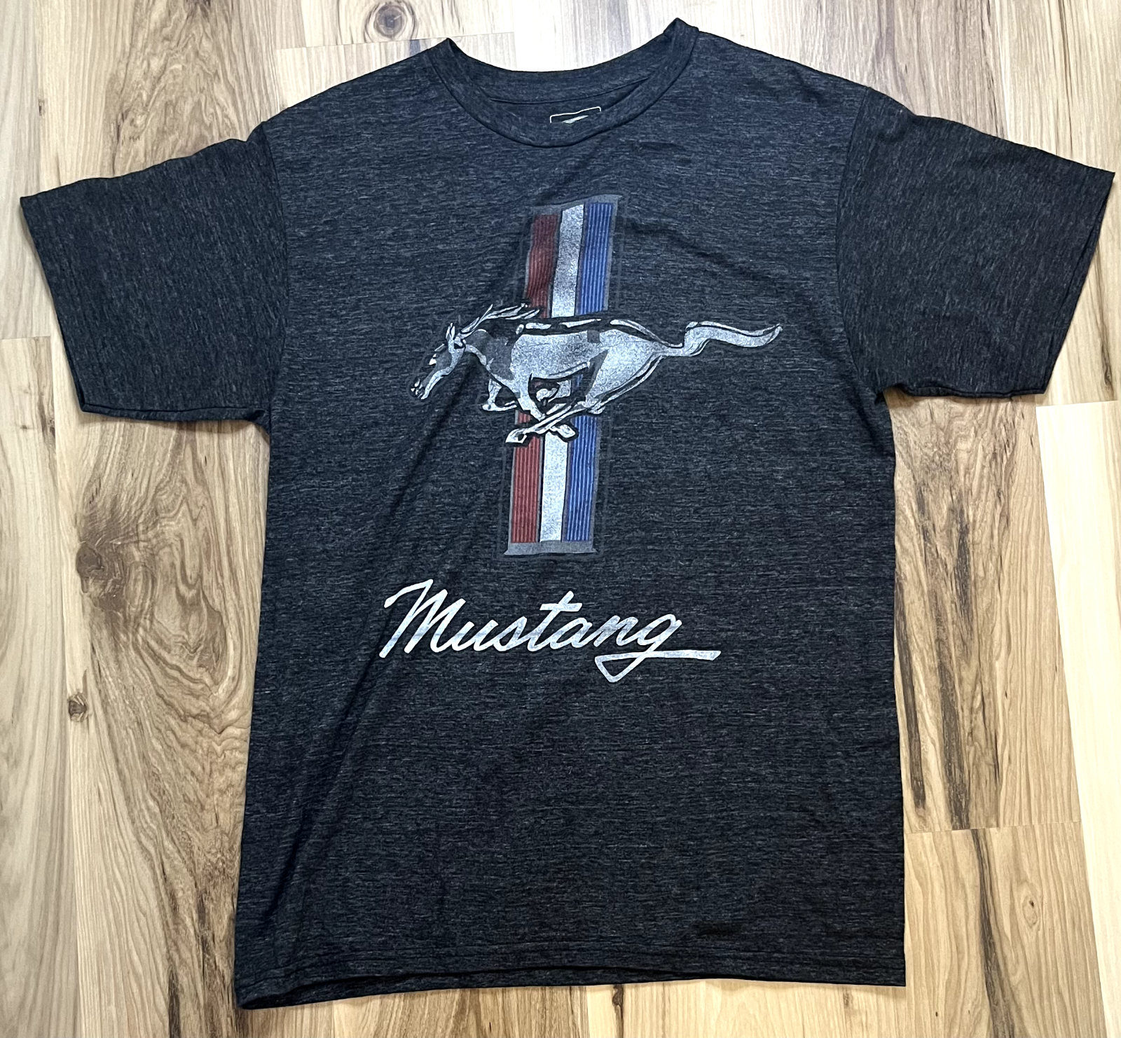PONY T shirt Ford prodotto ufficiale con licenza Ford Mustang grigio antracite Medium