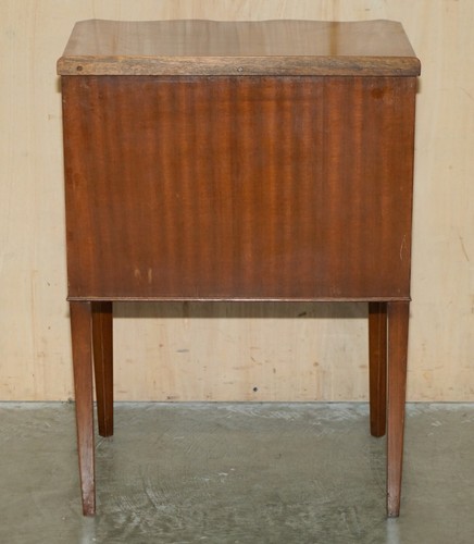 PAIR OF ANTIQUE RESTORED SERPENTINE FRONTED FLAMED MAHOGANY SIDE END LAMP TABLES - Picture 20 of 24