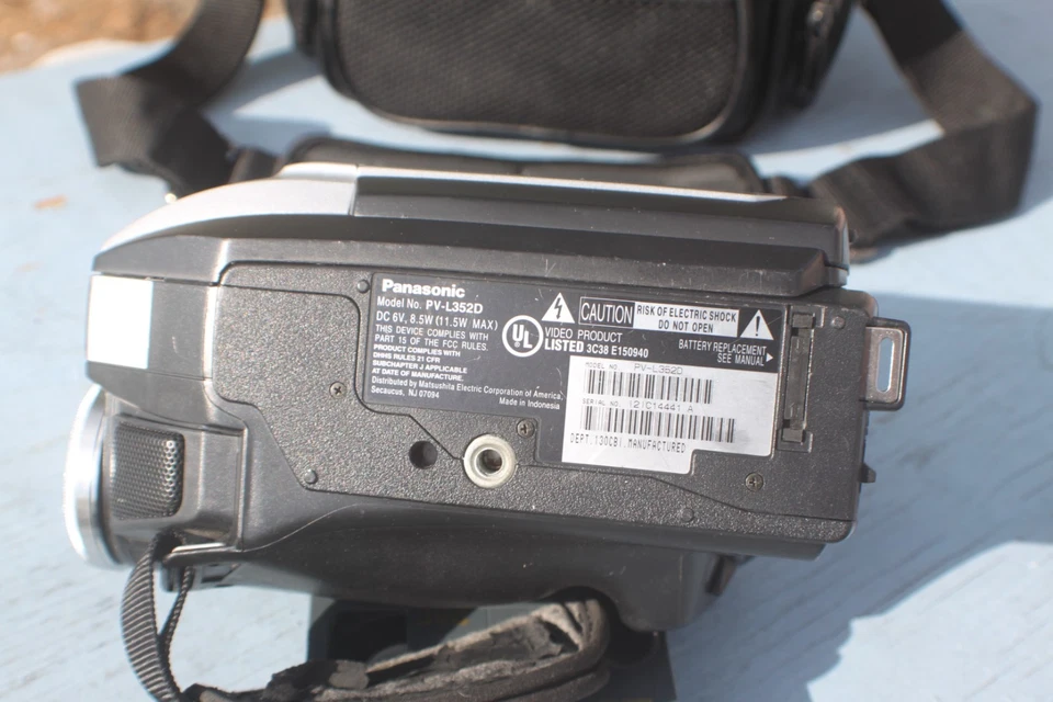 PANASONIC - PALMCORDER - VHS-C - PV-L352D - BUNDLE - FULLY TESTED - Image 4 of 4