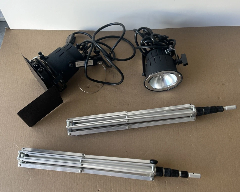 Paquete de fotografía UL VL-601 VF monolights 2 luces 2 trípodes 1 llave de bloqueo caja 4 D Foto 4 de 4