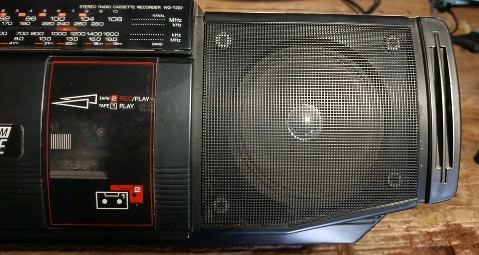 Sharp Boombox Stereo Radio Dual Cassette Recorder WQ-T222 Vintage Anni 80 - Immagine 4 di 4