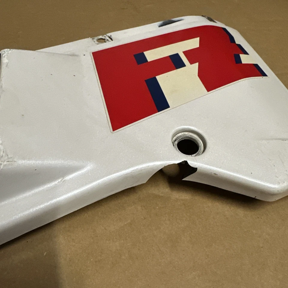 YAMAHA FZ750 1985-1991 SEITENVERKLEIDUNG RECHTS SIDE FAIRING IAE-2835V-0 S0123 - Bild 4 von 4