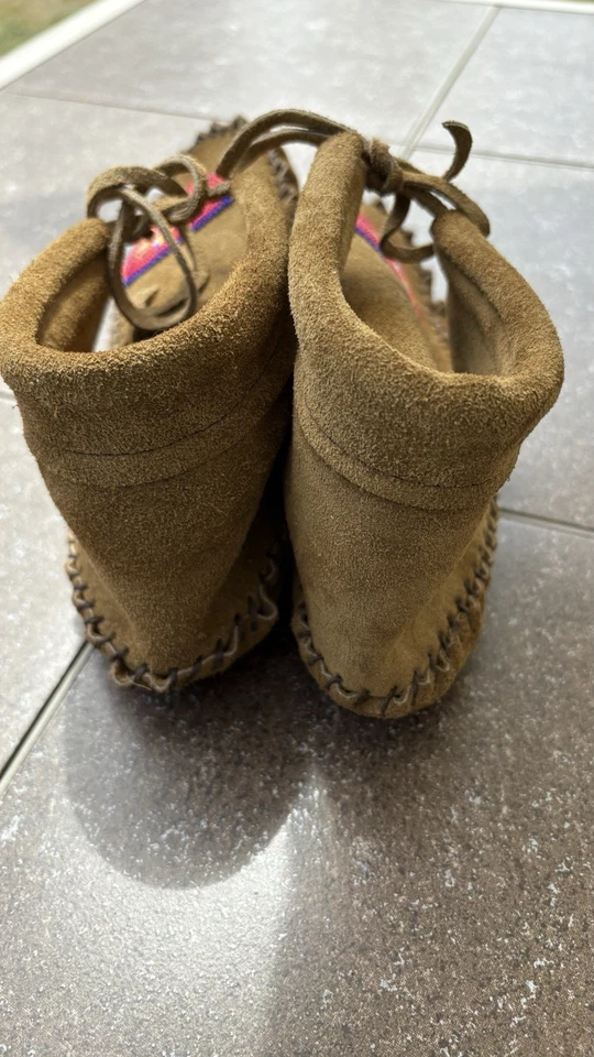 Mocasines vintage hechos a mano con cuentas para mujer talla 8. Foto 4 de 4