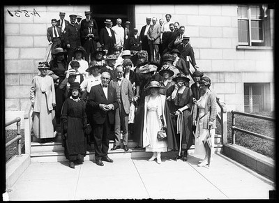 Photo:Warren Harding Group 1920s Crowd on Steps Outdoor Portrait