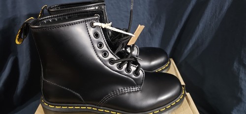 Dr Martens 1460 Smooth Leather Lace Up Boots Black Mens Size 9 New With Box