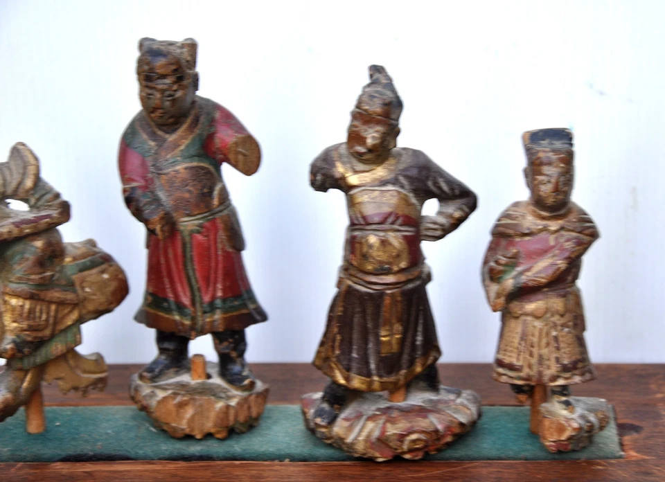Rare, Chine 19 ème ,4 statuettes en bois montées  sur un socle - Photo 3/4