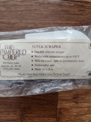 New Vintage The Pampered Chef Super Scraper White Silicone Dishwasher Safe
