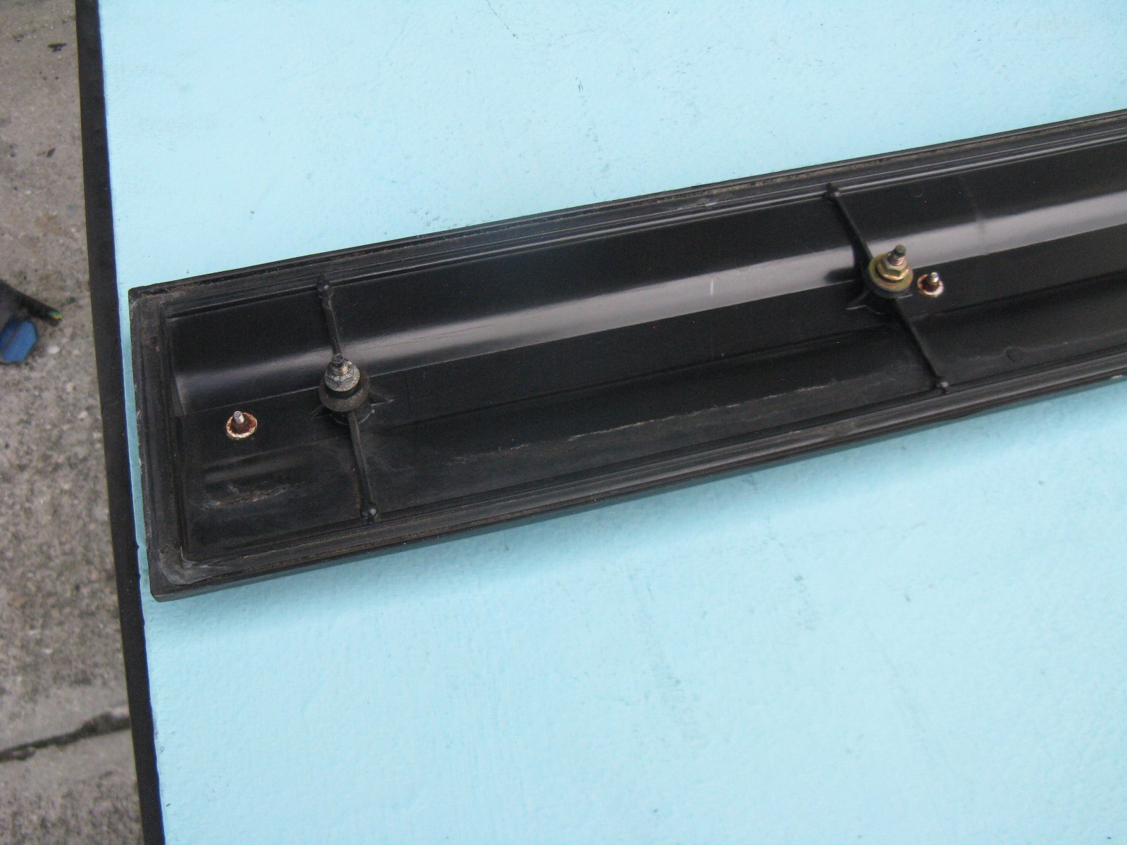 89 90 91 CHRYSLER TC BY MASERATI REAR TRUNK CENTER MIDDLE TAIL LIGHT PANEL USED